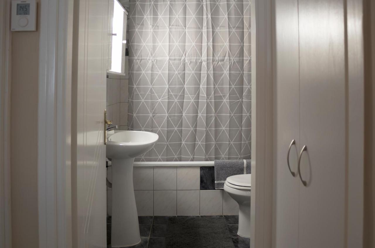Silene Luxury Apartment Néa Péramos Bagian luar foto